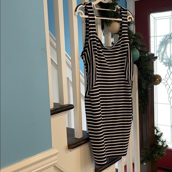 NEW Iris Basic Dress - Picture 2 of 7